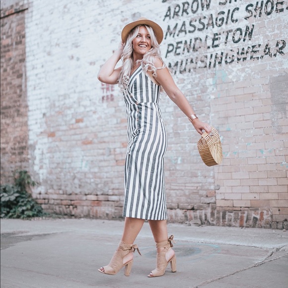 Dresses & Skirts - Stripe Midi Dress